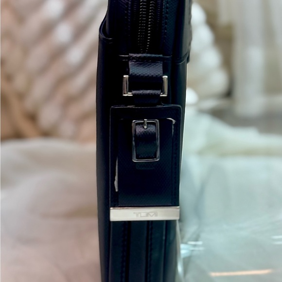 Tumi Black Leather Men's Briefcase - Picture 6 of 9